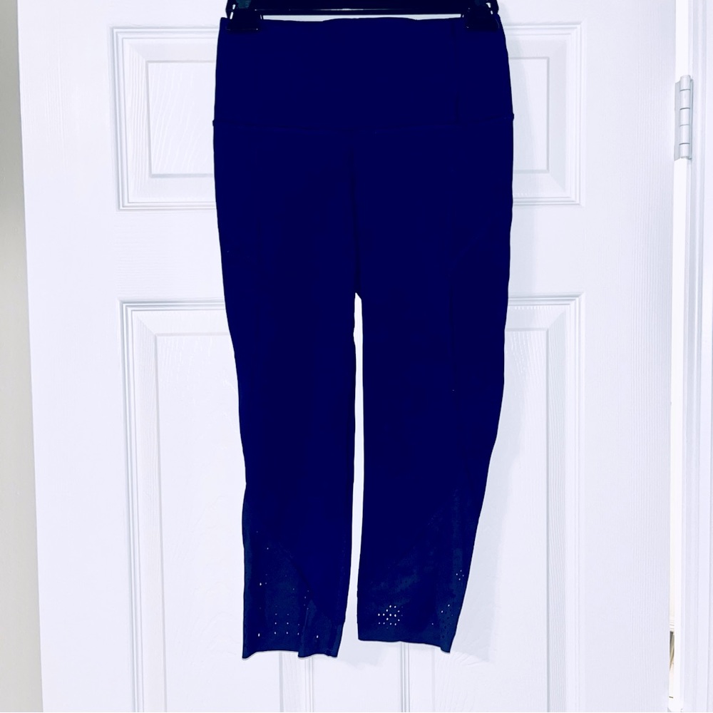 Size 6 - Lululemon Cropped Perforated Leggings - Navy